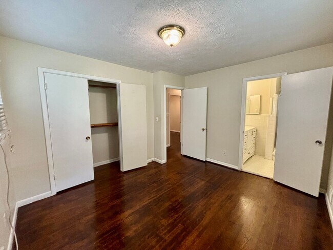 Building Photo - 2712 Sherlock Dr