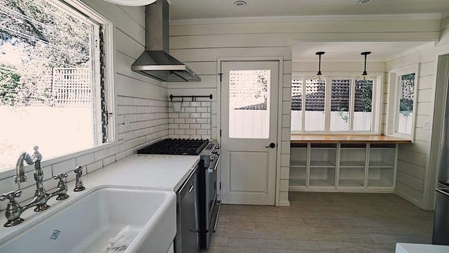 Building Photo - 1764 Rodney Dr