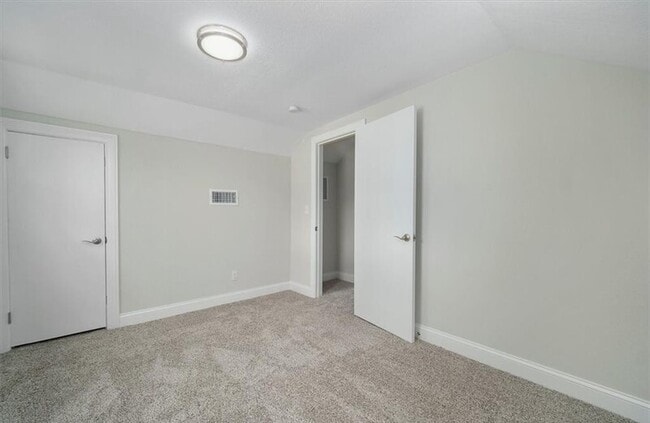 Building Photo - 2208 Silbert Rd