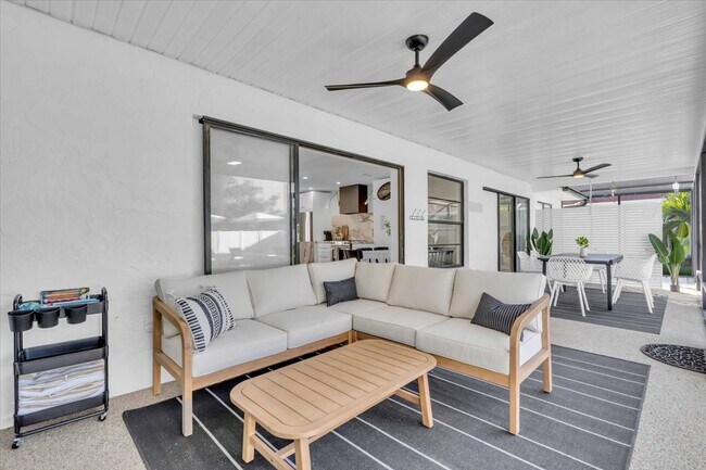 Building Photo - 5BR New Pool 10 min from Beach Fully Furnished