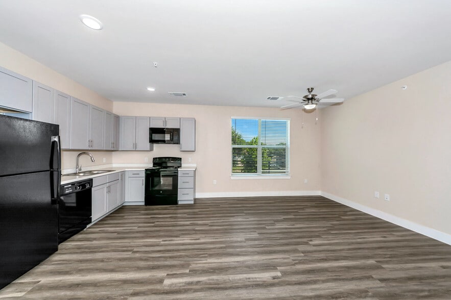 Building Photo - Patriot Park