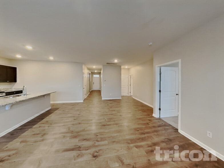 Building Photo - 1122 Woodbridge Blvd