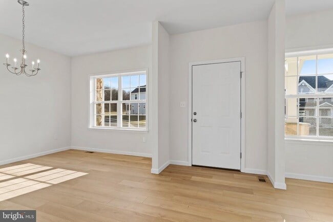 Building Photo - 32 Pamela Dr