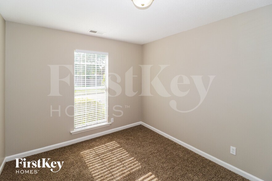 Building Photo - 1060 Mossy Knoll Dr