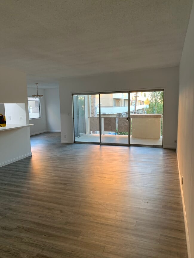 Living Room - 1841 N Fuller Ave