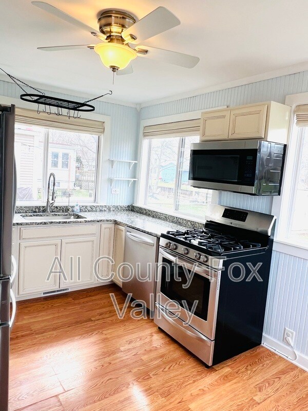 Building Photo - 37998 N Nora Pl