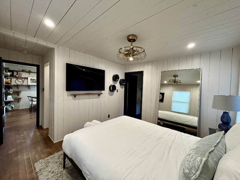 Building Photo - 617 Freel Dr