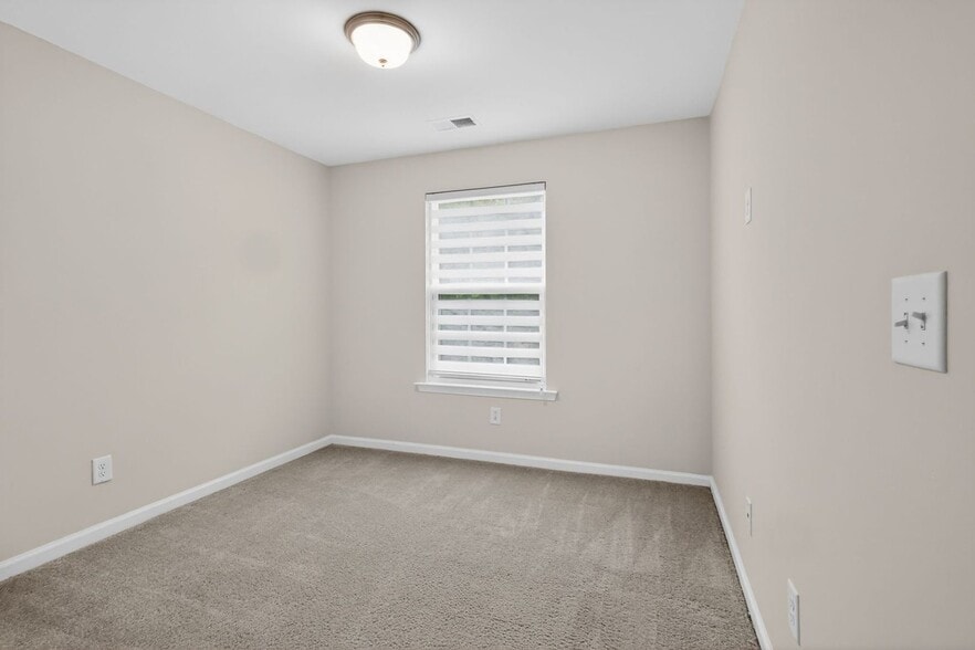 Building Photo - 237 Roche Dr