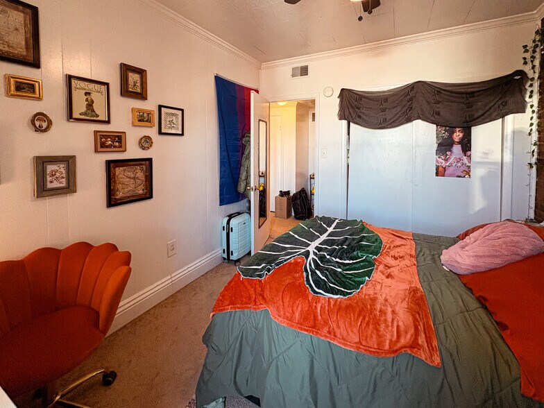 Building Photo - 627 S Negley Ave