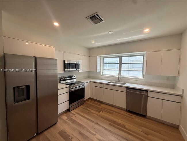 Building Photo - 1532 Trillo Ave
