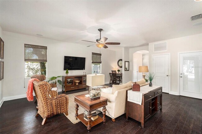 Building Photo - 5701 S MacDill Ave