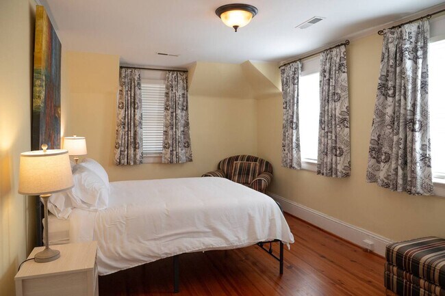 Building Photo - ***Furnished***Charming Historical Home for Lease in Downtown Winston-Salem