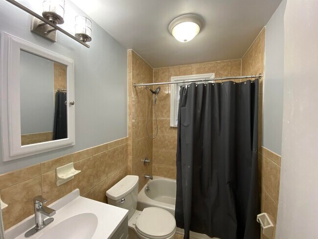 Building Photo - 126 W 19th St