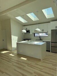 Building Photo - 315 6th Ave