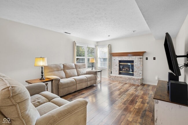 Building Photo - 7913 Meadow Bend Ln