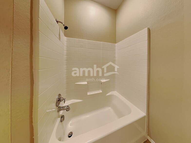 Building Photo - 1117 Luckenbach Dr