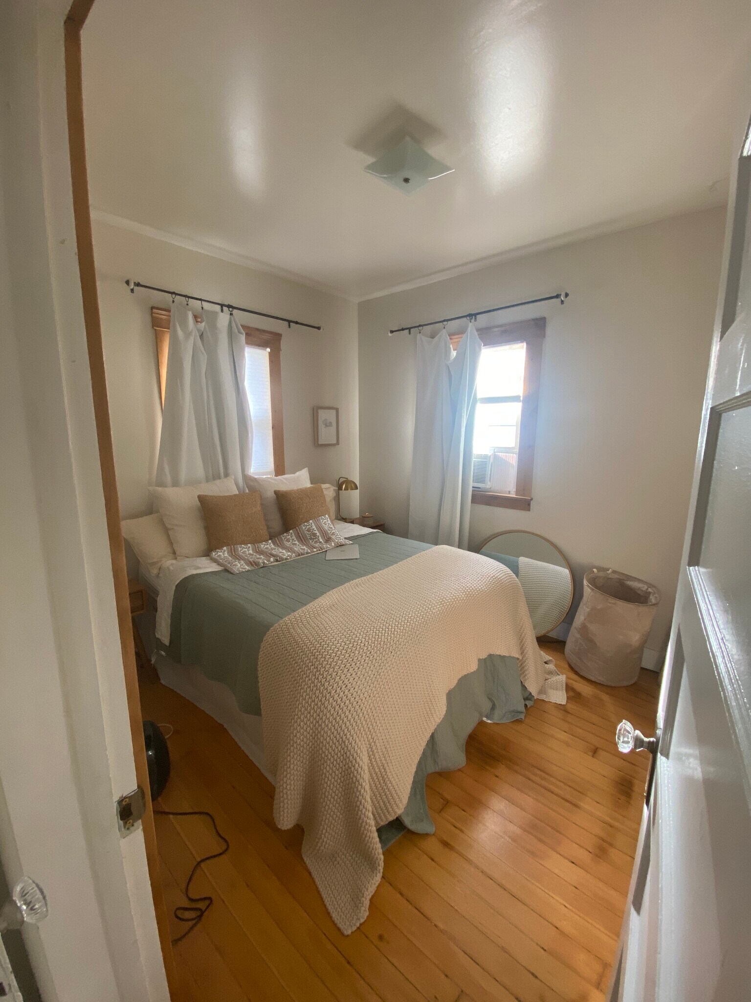 Example of bedroom furnished - 1509 West Hazel Street