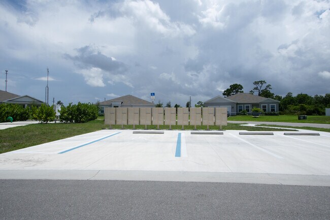 Building Photo - 4389 Lago Cir