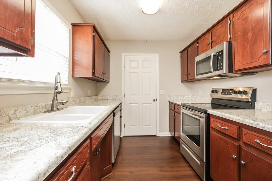 Building Photo - 802 Clouddale Ct