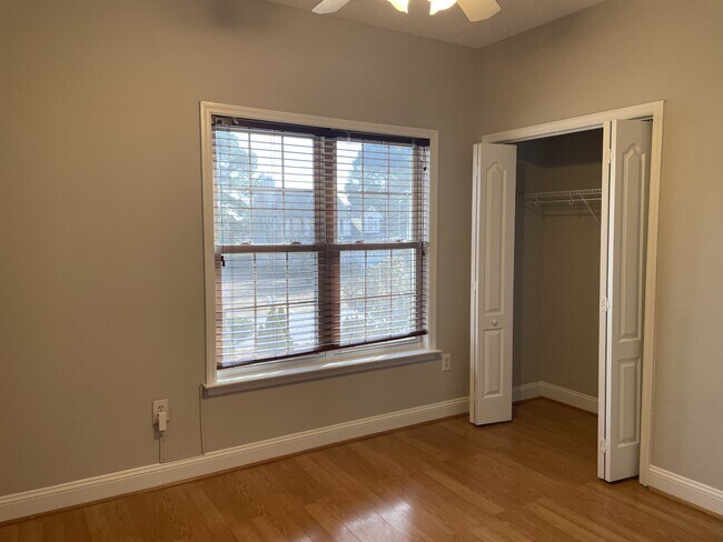 Building Photo - 109 Canyon Ct