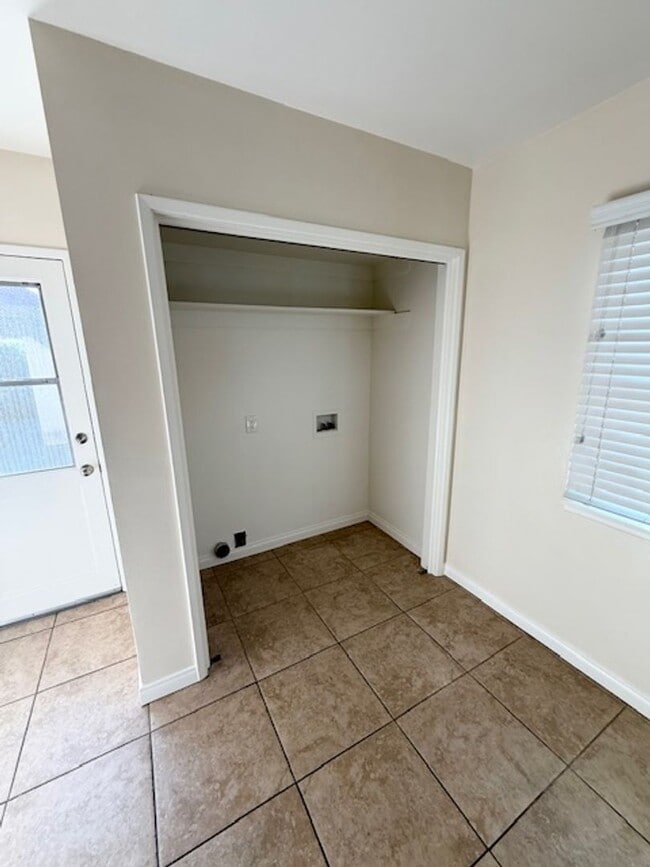 Building Photo - WONDERFUL LAKEWOOD HOME-NEW ON MARKET!!