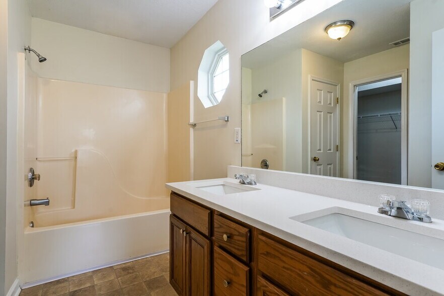 Building Photo - 608 Birchbrook Ct