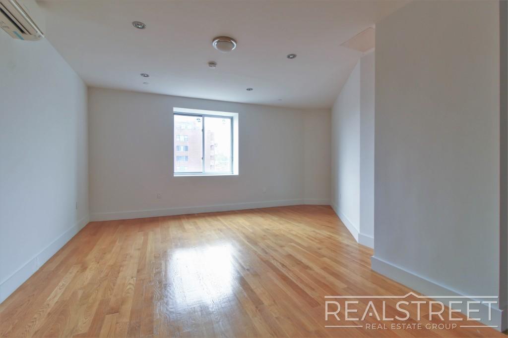 Building Photo - LUXURY 1 BED LOFT in Queens!