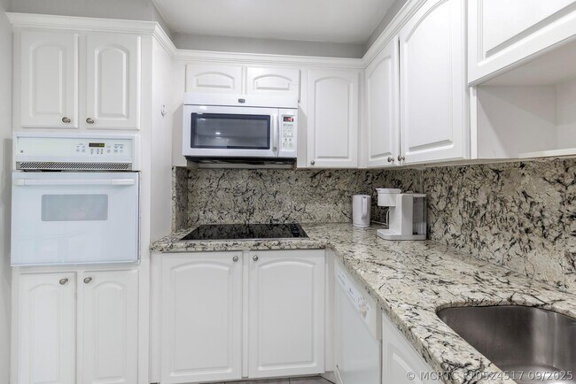 Building Photo - 3801 S Ocean Dr