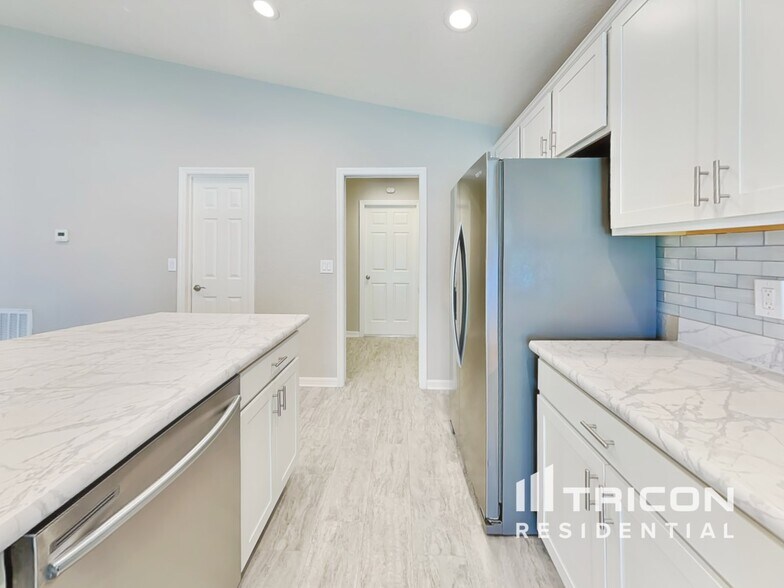 Building Photo - 887 Orleans Dr