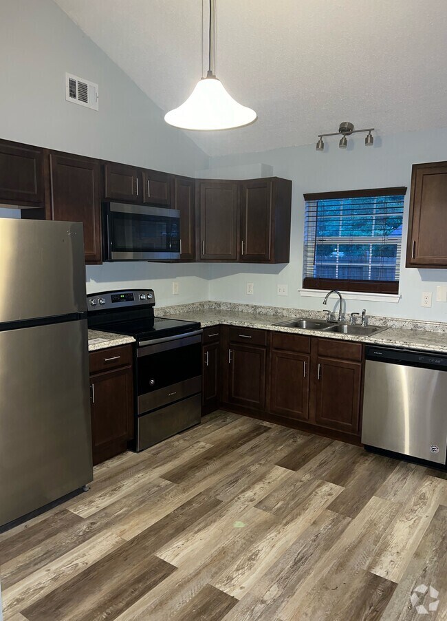 Building Photo - Pensacola Triplex