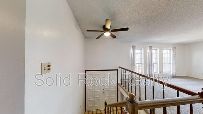 Building Photo - 2265 Montebello Dr W