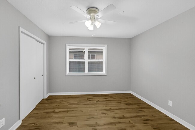 Building Photo - 1304 Sage Dr