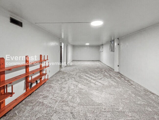 Building Photo - 6822 Moore St