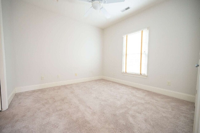 Building Photo - 42 Grove Ln
