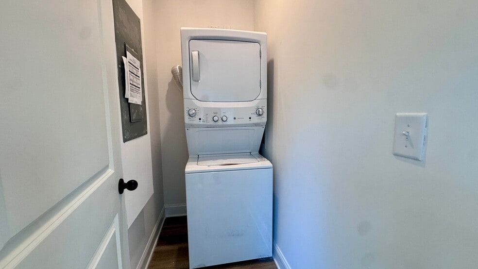 Building Photo - 1905 Driftwood Cir