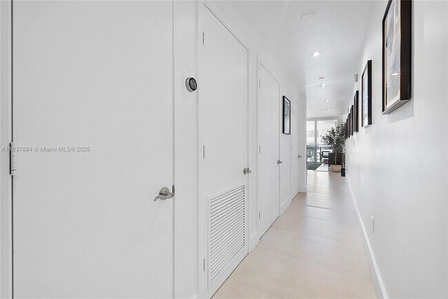 Building Photo - 6000 Collins Ave