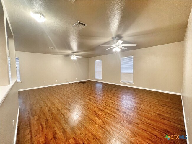 Building Photo - 364 Starling Creek