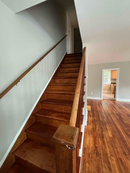 Building Photo - 790 Rappohack Dr