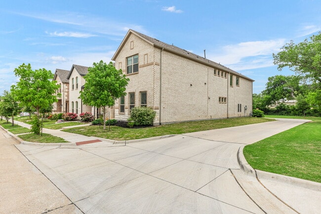 Building Photo - 151 McCartt Dr.