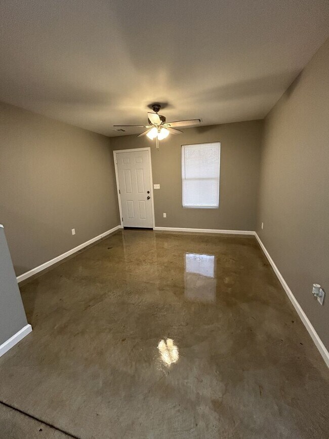 Building Photo - 518 E Monroe St