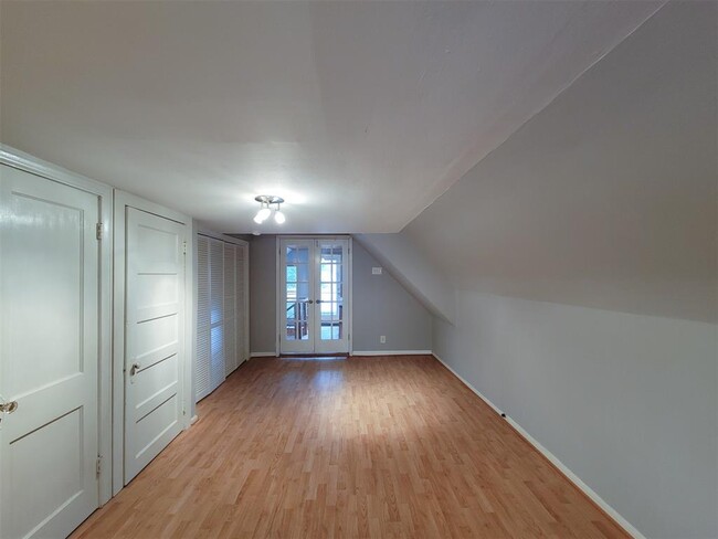 Building Photo - 810 E 28th St