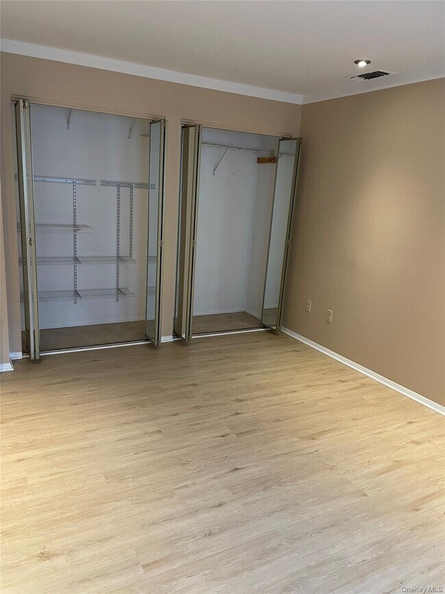 Building Photo - 110 Town Hill Condominium
