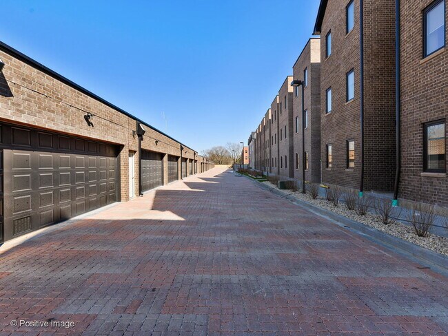 Building Photo - 760 E Irving Park Rd