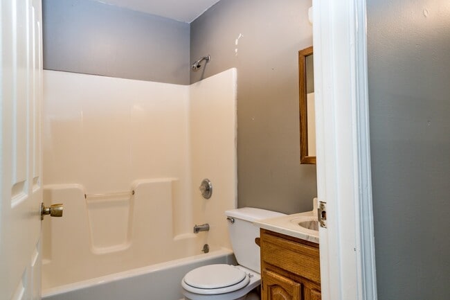 Building Photo - Centrally located bungalow!