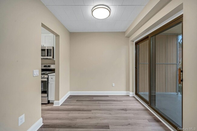 Building Photo - 505 White Plains Rd