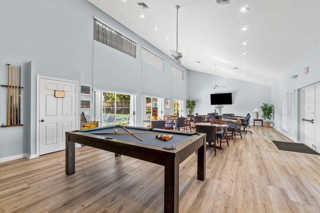 Building Photo - 20 S Lakeshore Dr