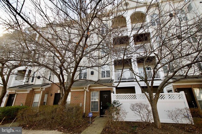 Building Photo - Charming & Pet-Friendly 1BR/1BA Condo in Alexandria’s Stonegate