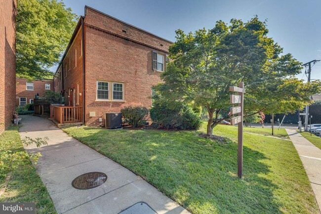 Building Photo - 1500 S Barton St
