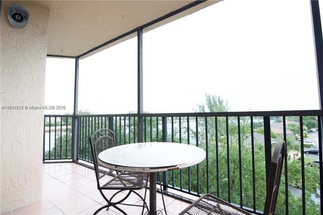 Building Photo - 3400 Blue Lake Dr