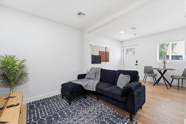 Building Photo - 1548 N Upland Cir